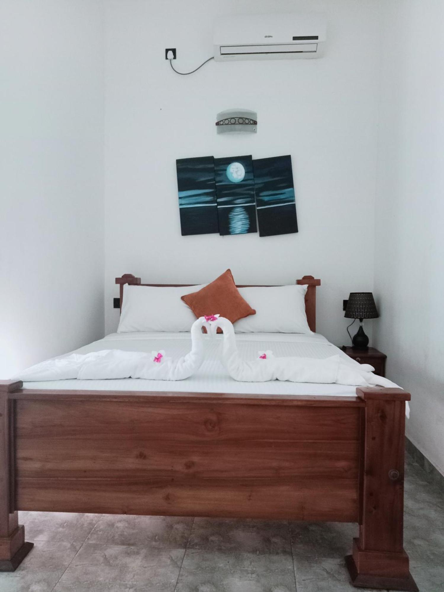 Negombo Royal Villa By Hotel Oviniru Exteriör bild