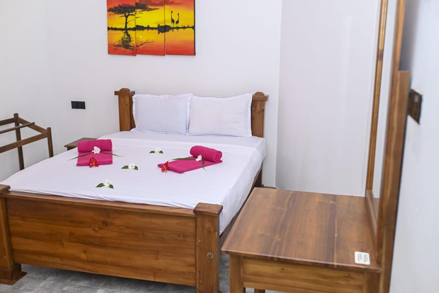 Negombo Royal Villa By Hotel Oviniru Exteriör bild